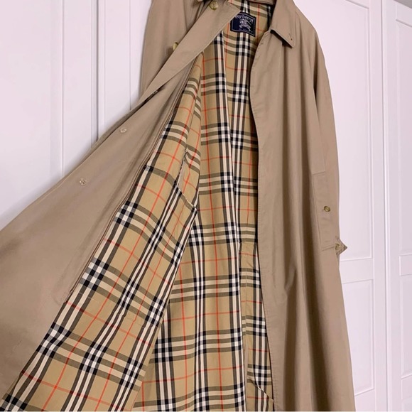 Vintage Burberry Trench Coat with Removable Wool Lining - Picture 5 of 16